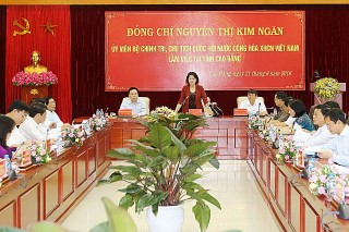 Chủ tịch Quốc hội Nguyễn Thị Kim Ngân thăm, làm việc tại tỉnh Cao Bằng